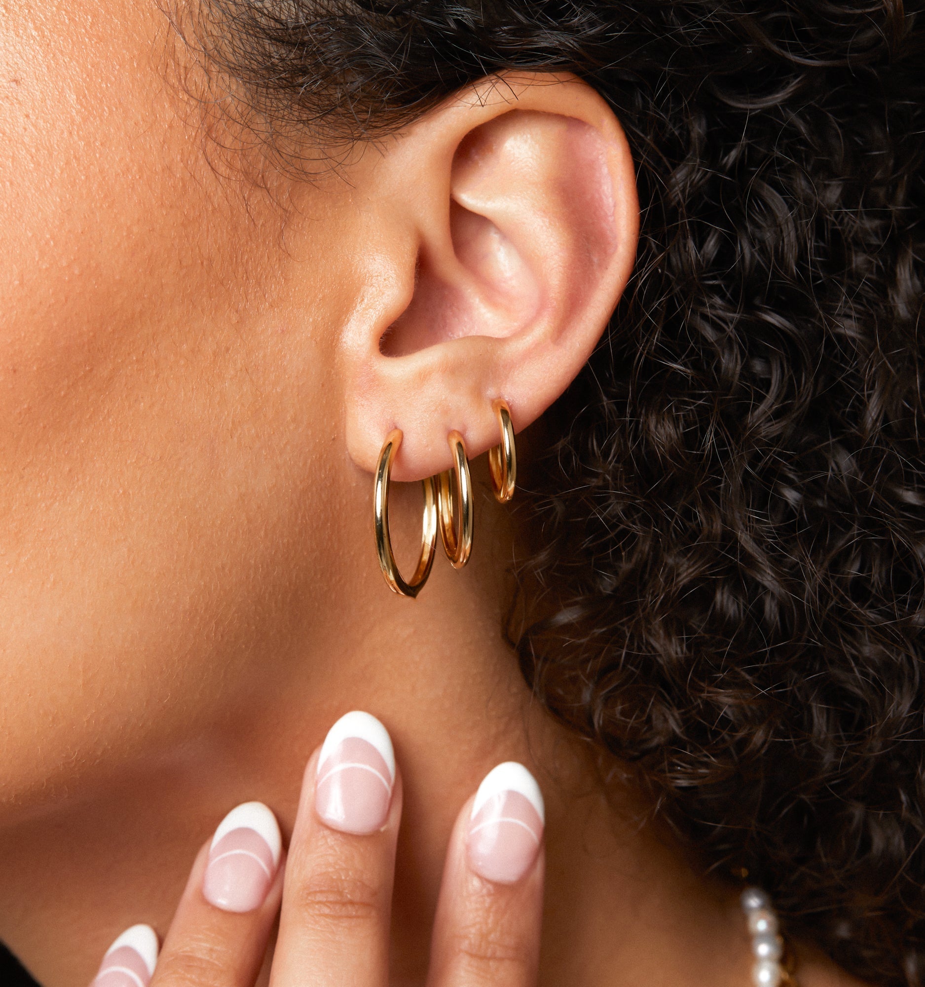 14k Solid Gold Hoop Earrings - Medium 20mm