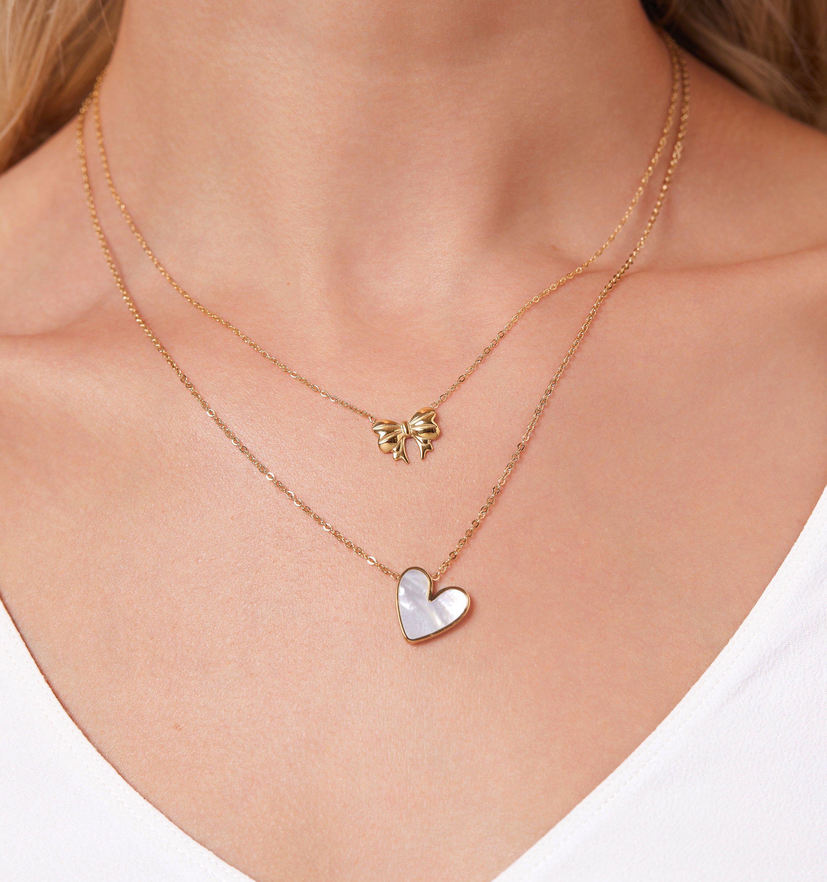 Bow Necklace