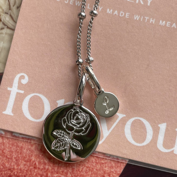 【RELLERY】Dainty Flower & Initialネックレス Birth Flower Necklace, Mother's Day Necklace – Rellery