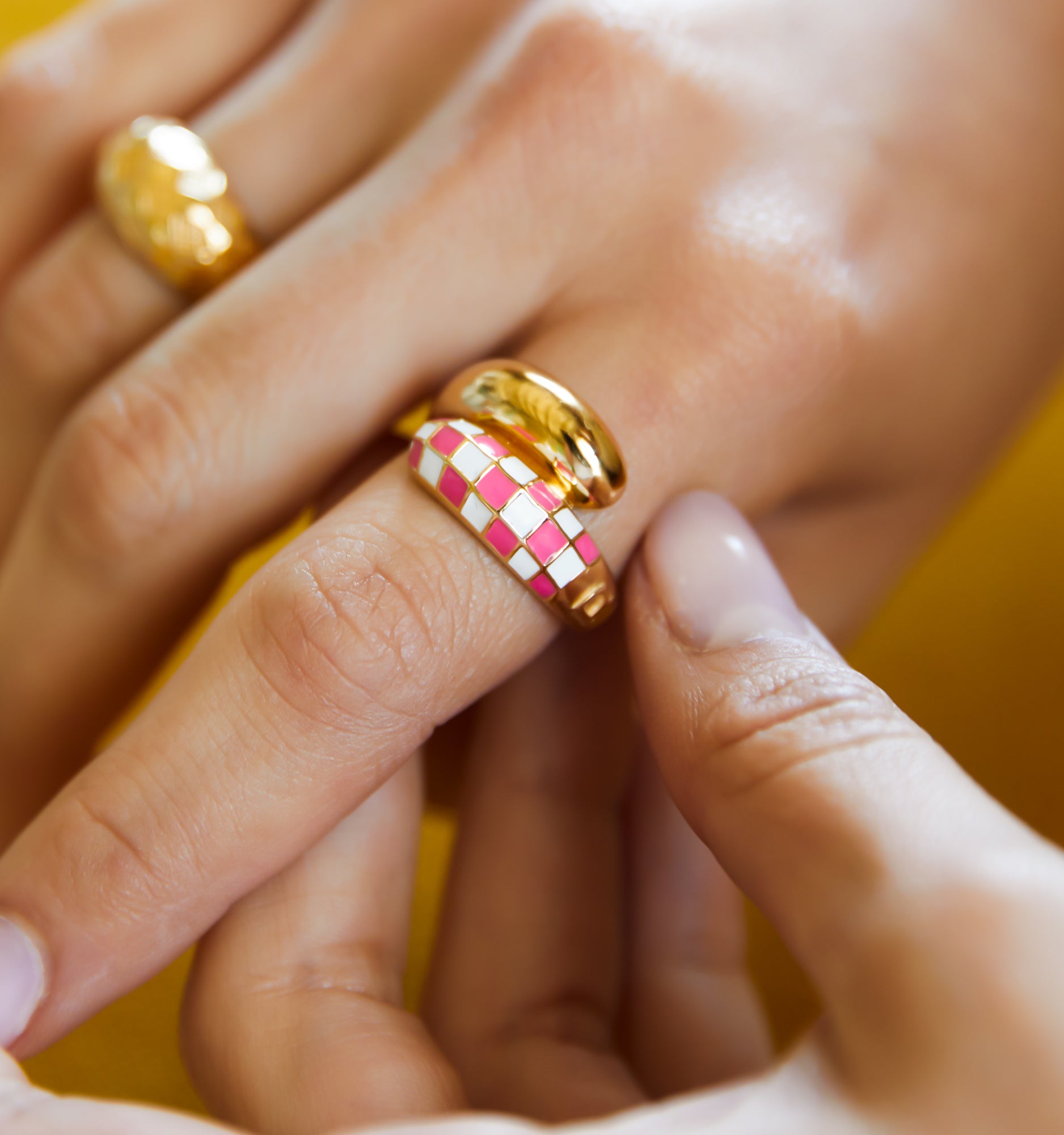 Wrap Checker Ring - Pink And White